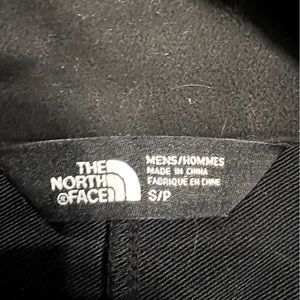 Men’s North Face lightweight full zip windwall coat